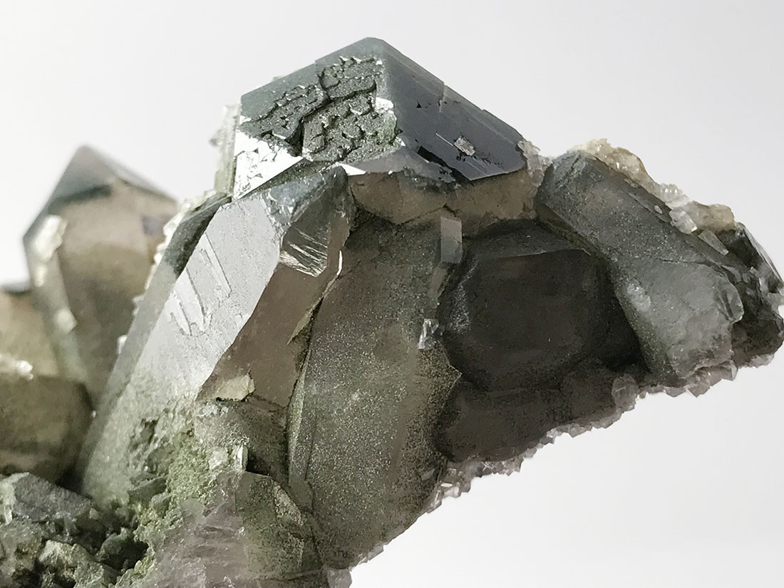 半額以下 高品質 スイス産 水晶 原石 鉱物 天然石 安心の長期修理保証