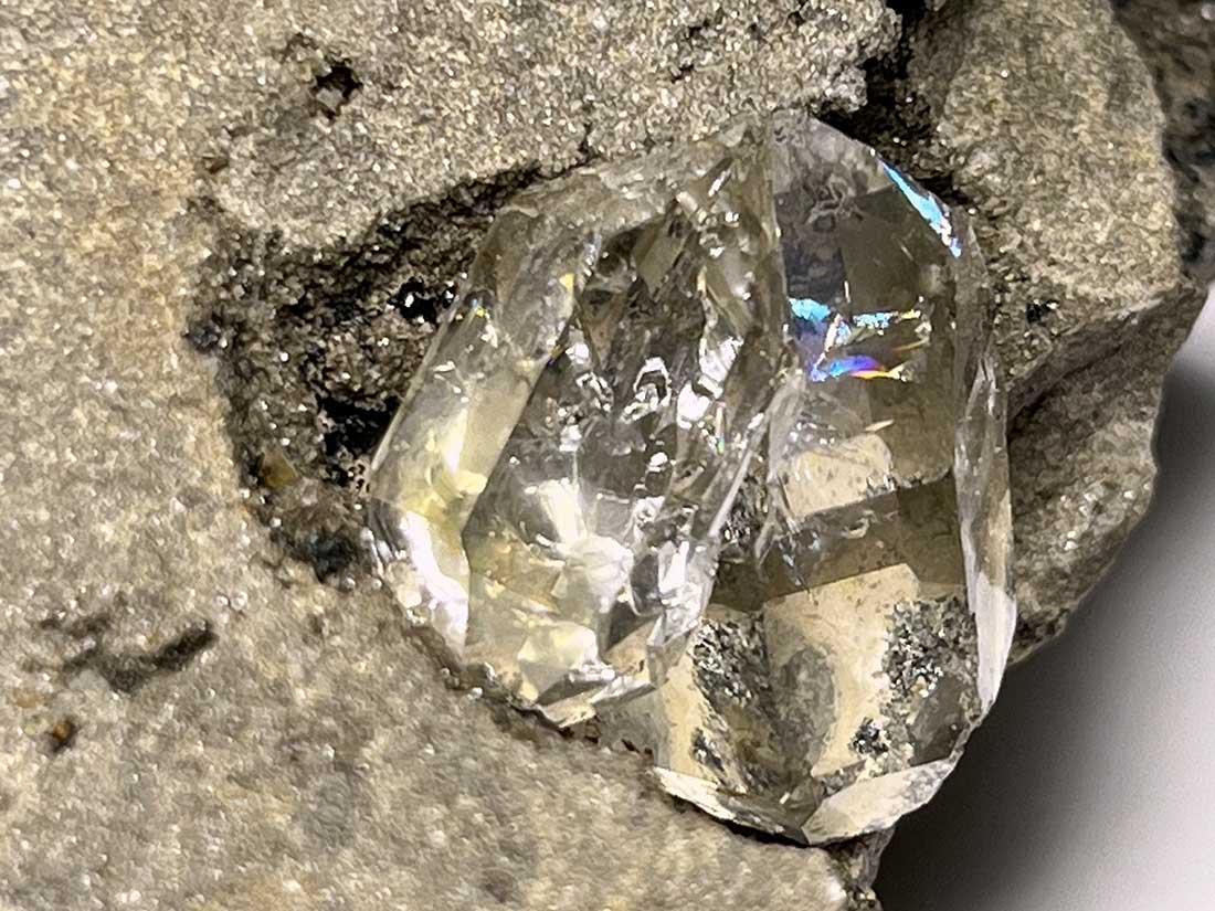 アメリカ ニューヨーク州産 ハーキマーダイヤモンド 母岩付き