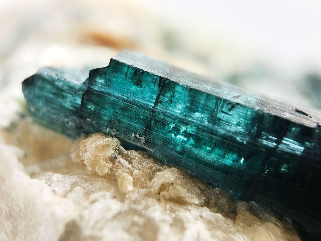 大サイズ トルマリン ブルー グリーン 電気石 鉱物 鉱物標本 天然石 ...