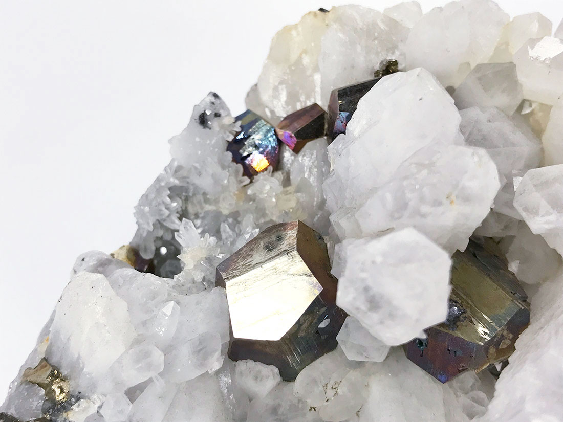 大人気の レア 水晶クラスター パイライト共生 チャルコパイライト 母岩極薄